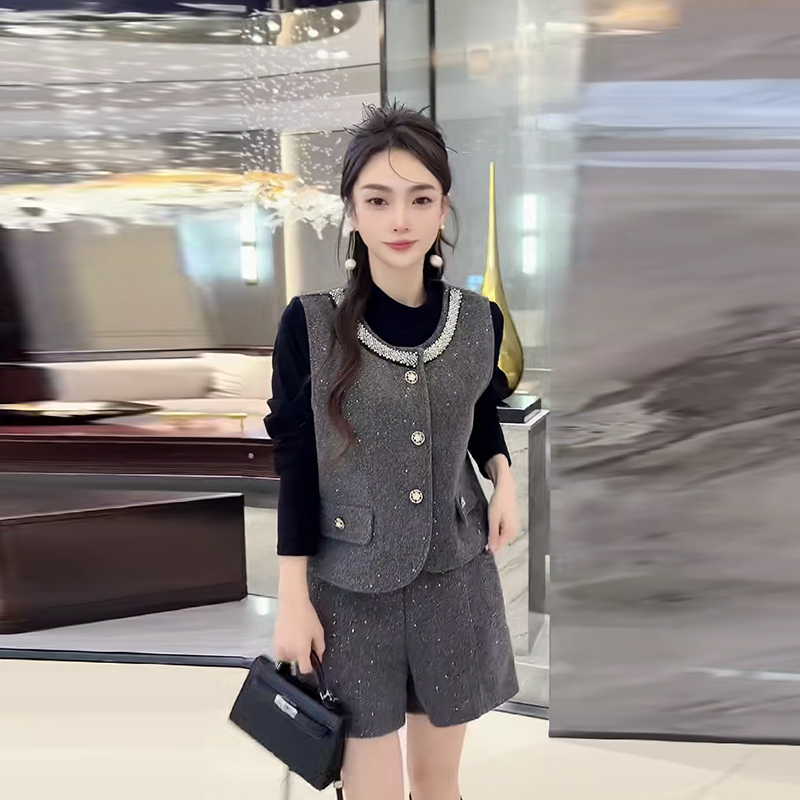 半高领打底衫马甲短裤套装