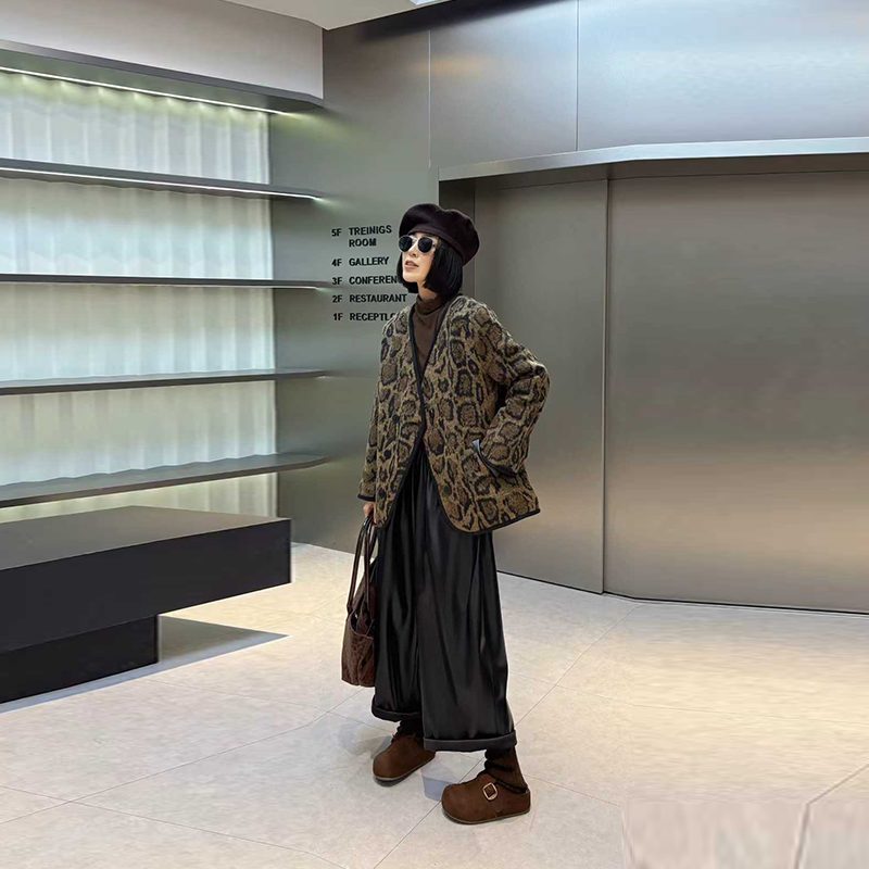 胖妹妹V领豹纹夹棉外套