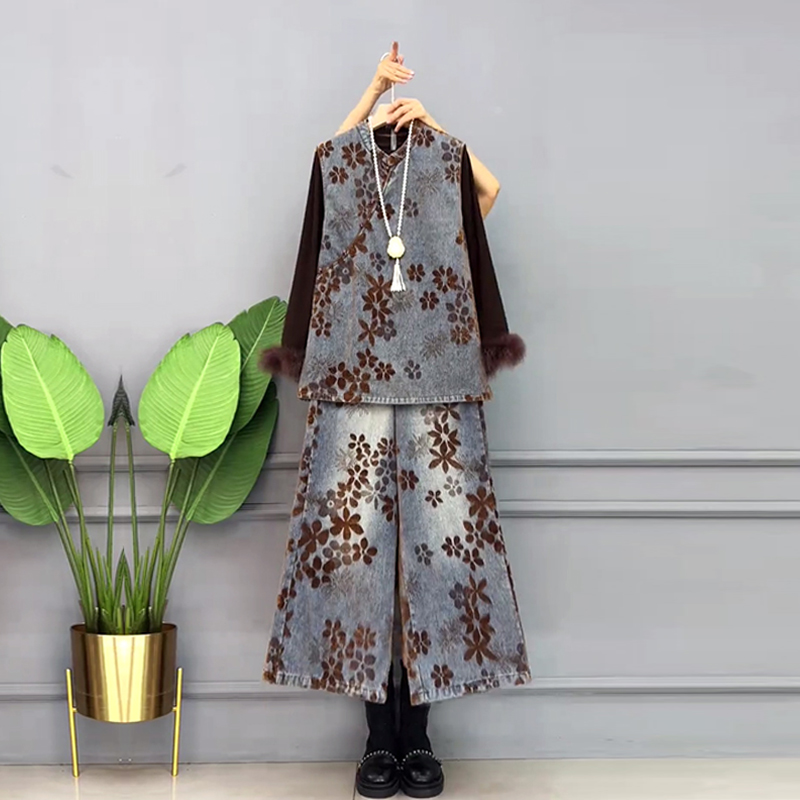 斜襟花朵马甲毛毛袖口小衫裤子