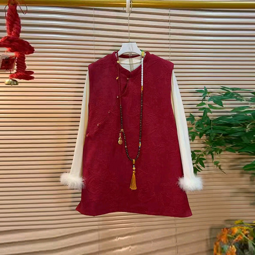 毛毛袖口打底衫斜襟暗花马甲