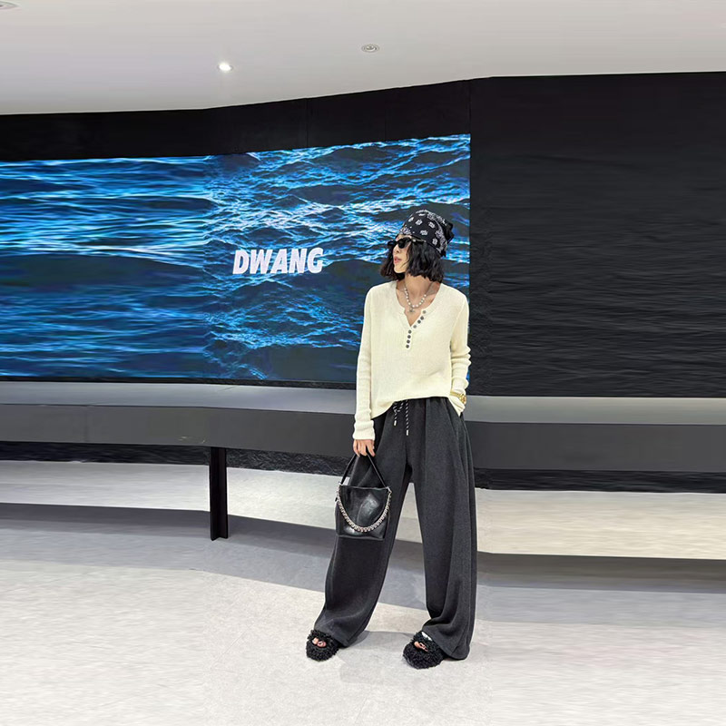 大码女装纽扣V领长袖针织衫