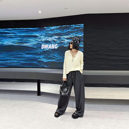 胖妹妹纽扣V领长袖针织衫2025秋季新款大码女装韩版简约休闲上衣