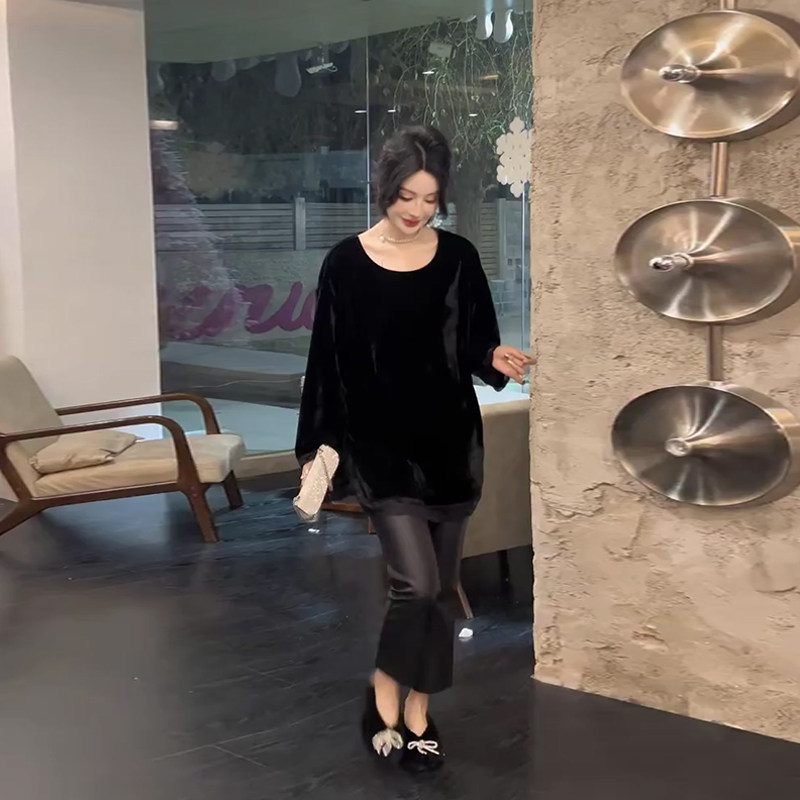 胖妹妹圆领长袖丝绒上衣