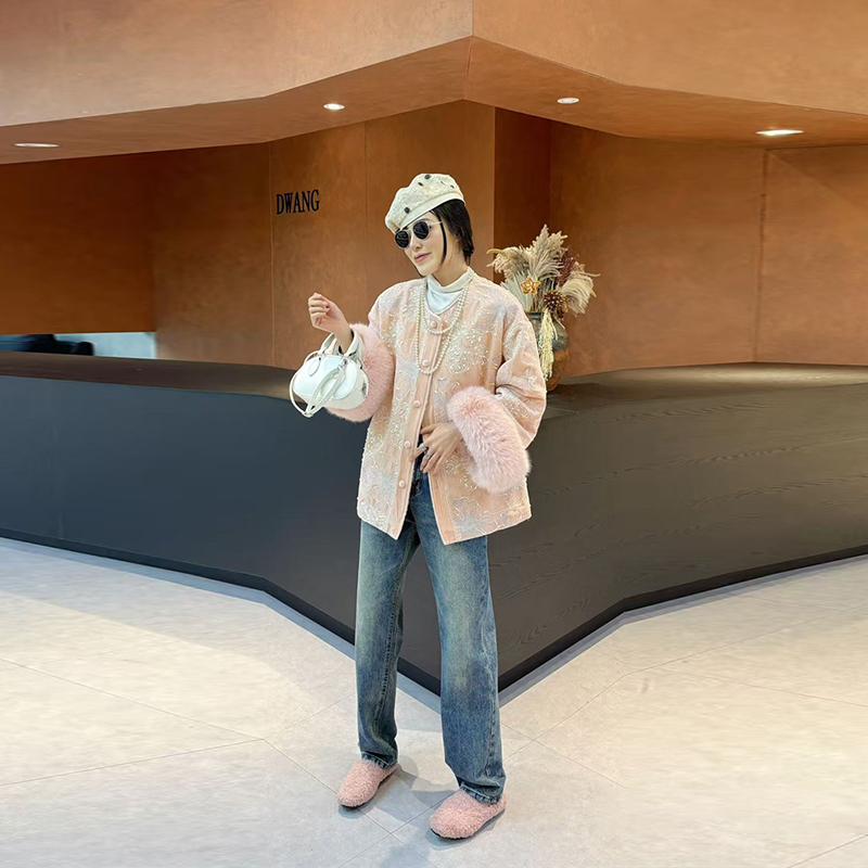 加肥毛毛袖口花朵国风外套