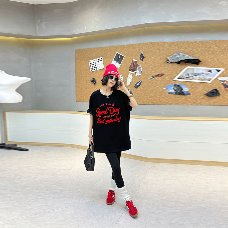 大码女装圆领短袖字母上衣
