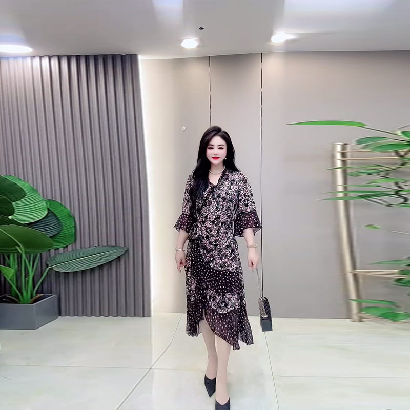 大码女装V领短袖花朵裙