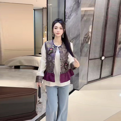荷叶边底摆盘扣马甲拼色袖口小衫