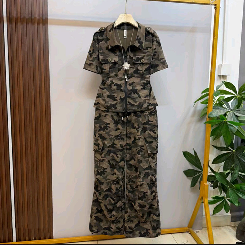 胖妹妹翻领短袖上衣阔腿长裤夏季款大码女装户外设计感迷彩两件套