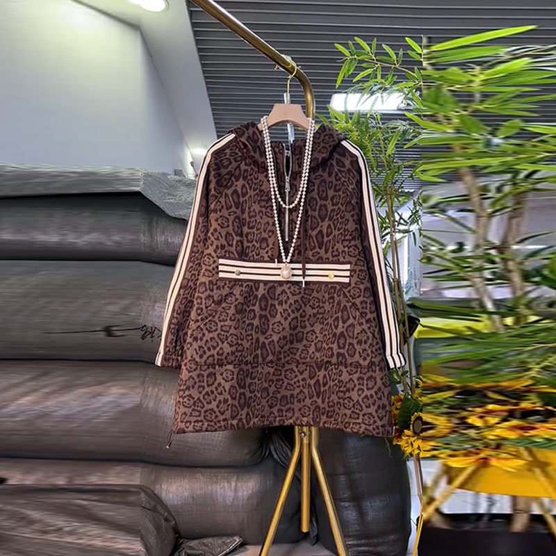 连帽拼色条豹纹长袖加绒外套