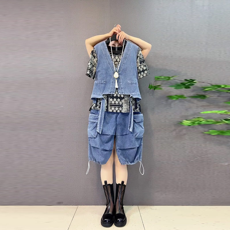 加肥女V领马甲圆领短袖花朵小衫脚抽绳牛仔短裤胖妹妹欧货三件套