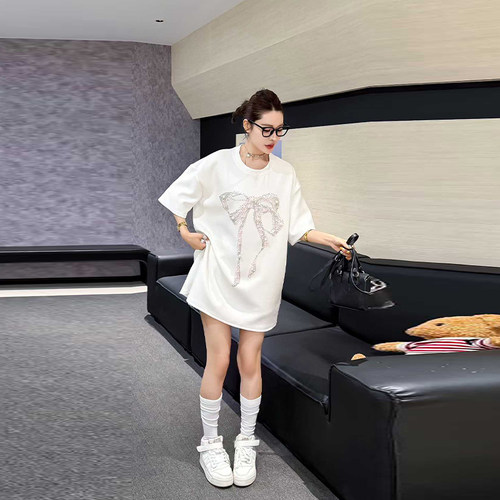 钉珠亮钻蝴蝶结圆领短袖上衣