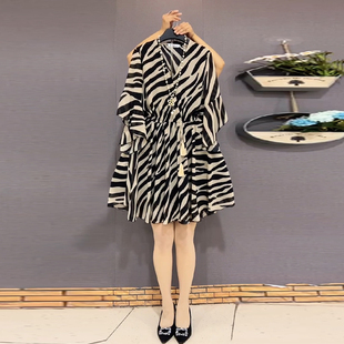 短袖 220斤加肥大码 款 夏季 气质轻熟风显瘦V领斑马纹雪纺连衣裙 女装