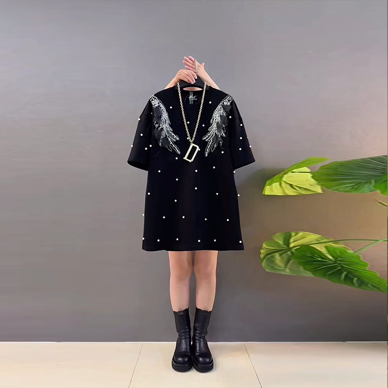 钉珠图案肩短袖圆领上衣