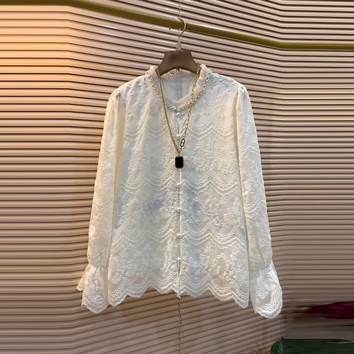 钉珠领微喇袖口蕾丝小衫上衣