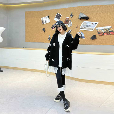 拼接蕾丝底摆蝴蝶结V领针织衫