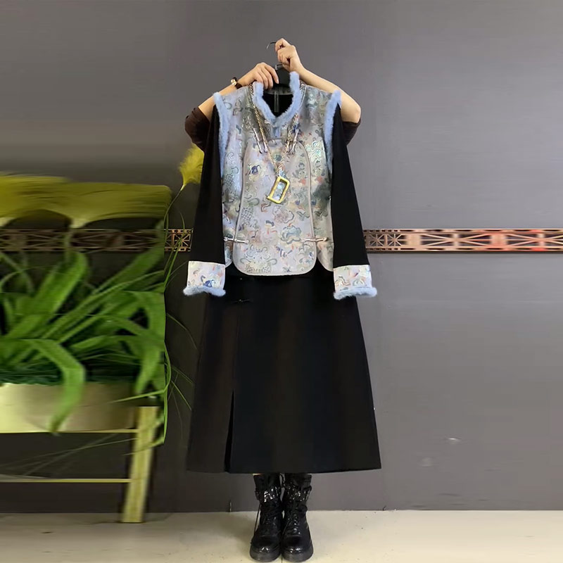 立领毛毛边花纹马甲拼色袖连衣裙