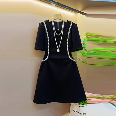 加肥圆领钉珠肩短袖连衣裙