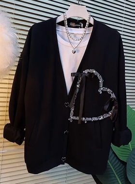 220斤大码女装黑色百搭显瘦2022初秋新款V领钻点桃心长袖开衫外套