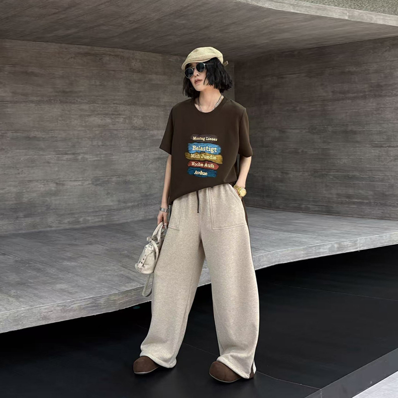 圆领短袖彩色字母T恤衫