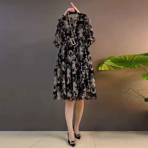 休闲裙V领短袖碎花连衣裙