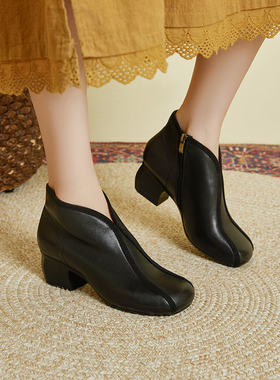 3051中跟短靴2023秋冬新软底防滑圆头复古擦色V口妈妈皮靴侧拉链