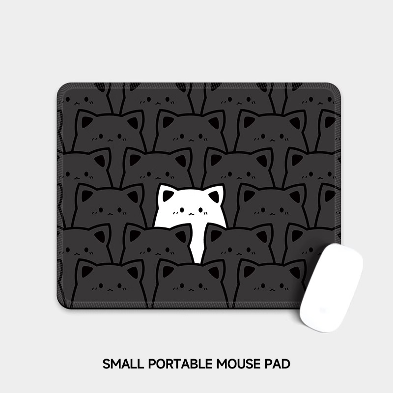 可爱猫咪小号鼠标垫女生卡通软垫办公娱乐加厚锁边电脑桌垫护腕垫