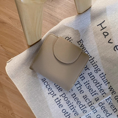 简约高级感小众2025新款薄款钱包女士短款软皮搭扣折叠硬币零钱夹