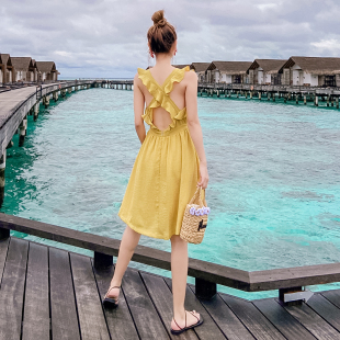 黄色沙滩裙三亚泰国海边度假旅行穿搭交叉吊带露背连衣裙女夏超仙