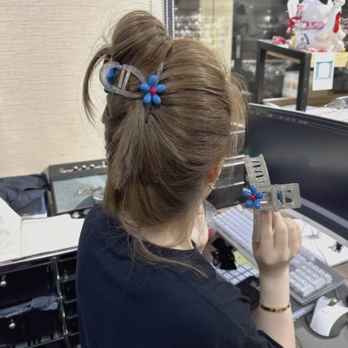 韩系高级感蓝色花朵抓夹气质简约百搭后脑勺盘发鲨鱼夹发夹发饰