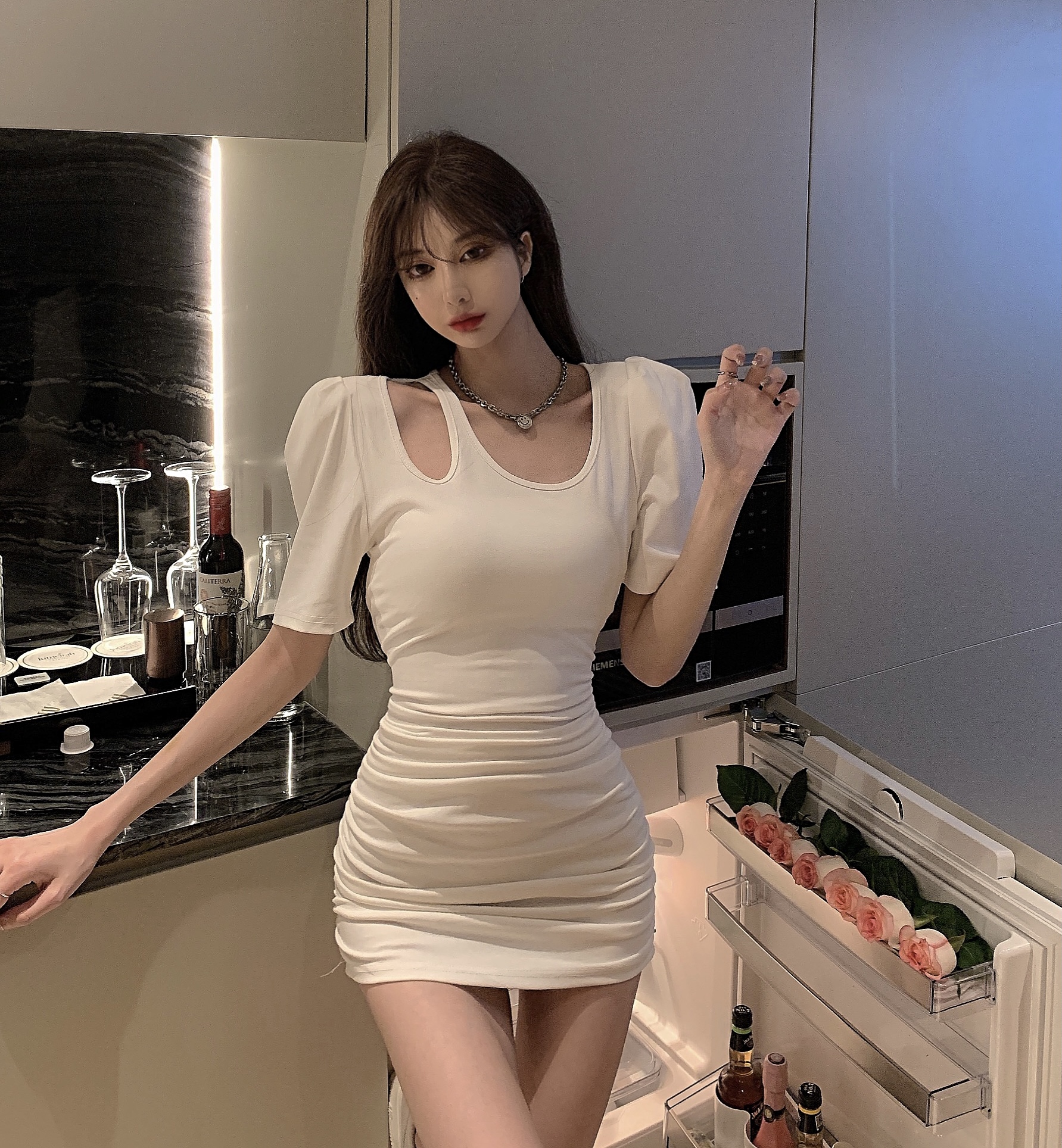 Real price! Slim short sleeve pleated buttock dress