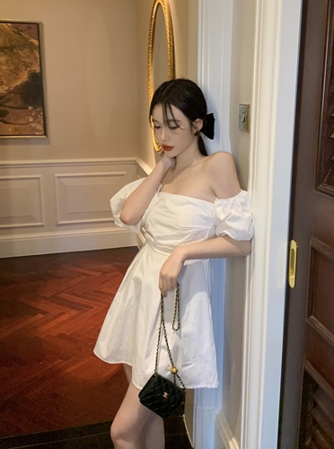 Real price! One-character Shoulder Bubble Sleeve Dress