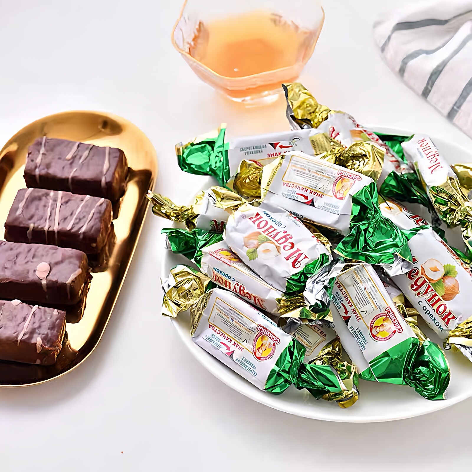 俄罗斯进口糖果三颗榛子提子威化榛仁葡萄干夹心休闲零食特产喜糖