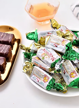 俄罗斯进口糖果三颗榛子提子威化榛仁葡萄干夹心休闲零食特产喜糖