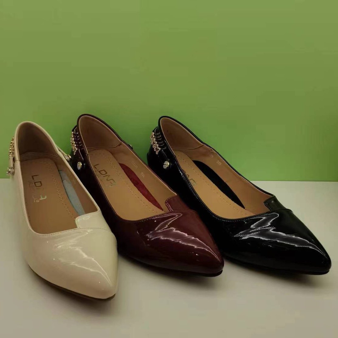 亮点女人8229专柜女鞋2024春季款漆皮浅口粗跟舒适软底工作女鞋3