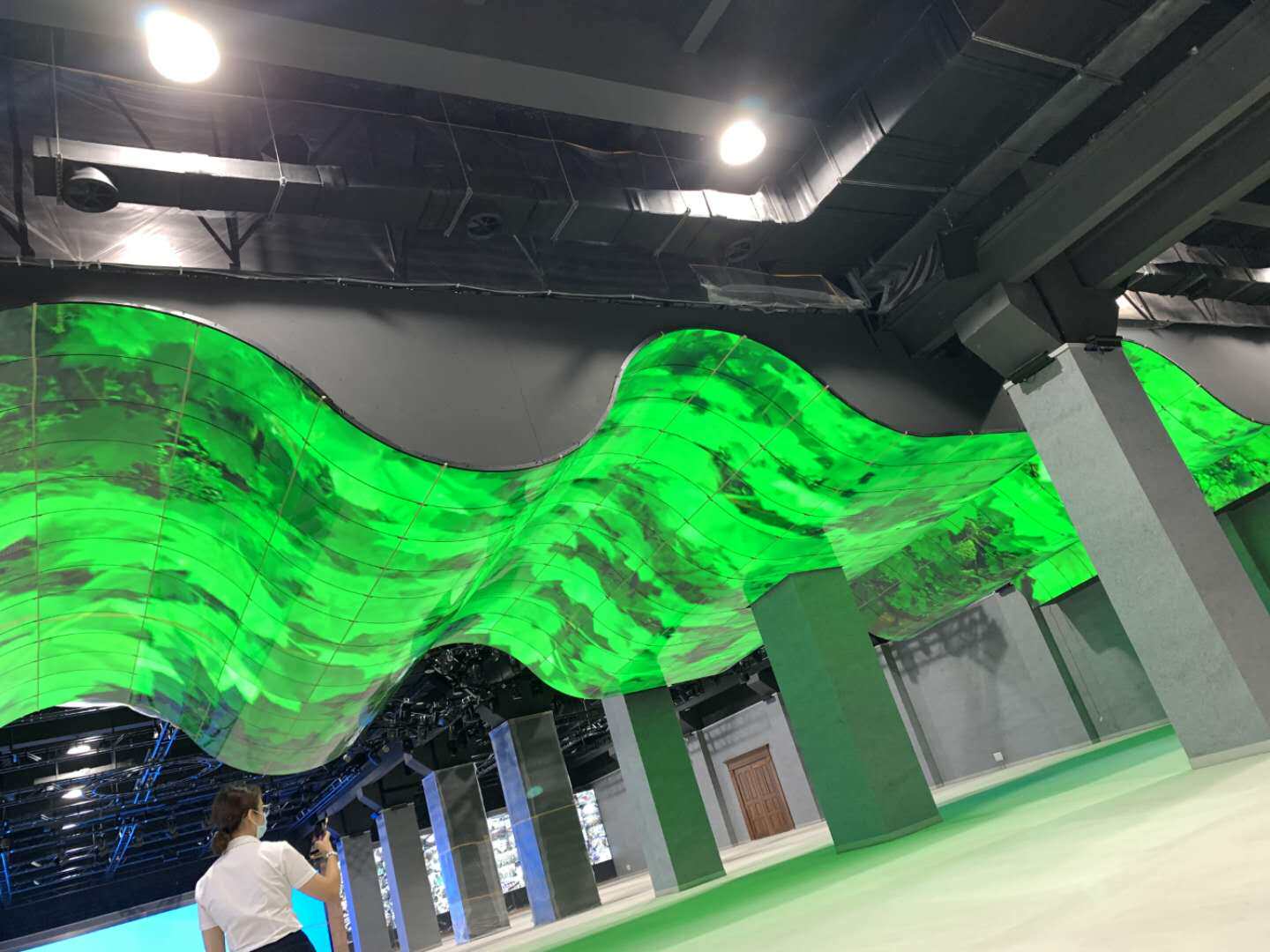 现货批发包邮55寸OLED柔性曲面显示器电视墙电脑圆环拼接壁纸画屏