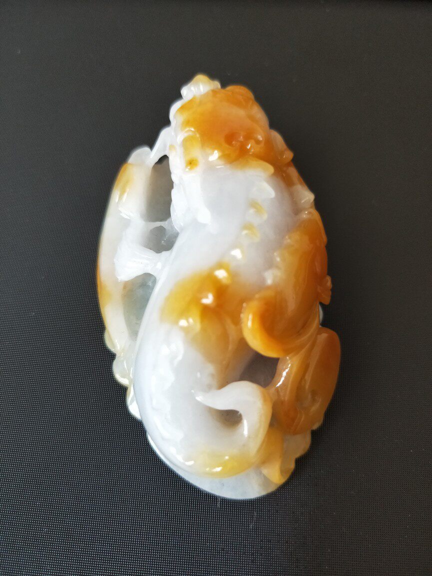 盈玥珠宝新款缅甸翡翠糯种黄翡巧雕鱼化龙吊坠手把件挂饰