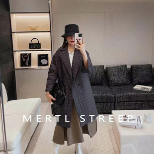 大方而有调性 BC钉珠西装领菱形格双排扣薄款鹅绒羽绒服中长款