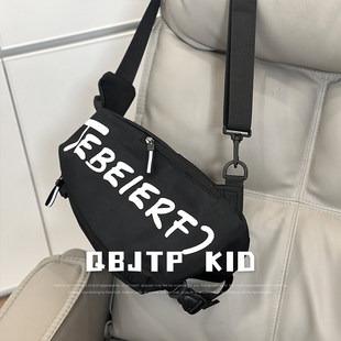 Q宝家童品秋冬新款 儿童斜挎包男童四季休闲百搭腰包宝宝街舞胸包