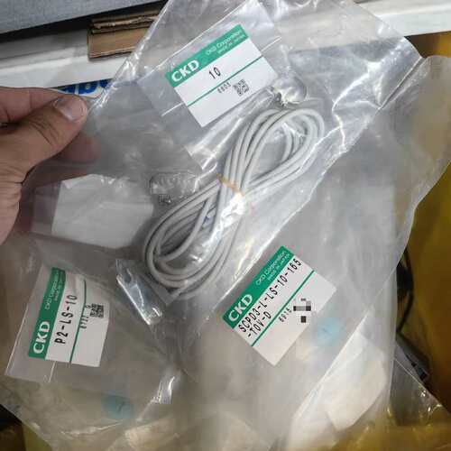 议价CKD SCPD3-L-LS-10-165-T0V-D 气缸