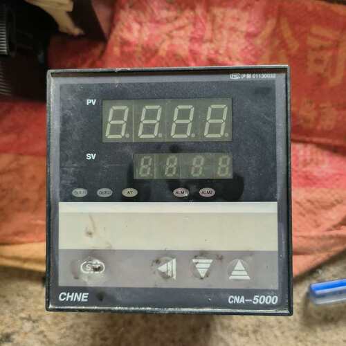 议价CHNE CNA5000温控表。实物图拍摄，成色如图，有需要