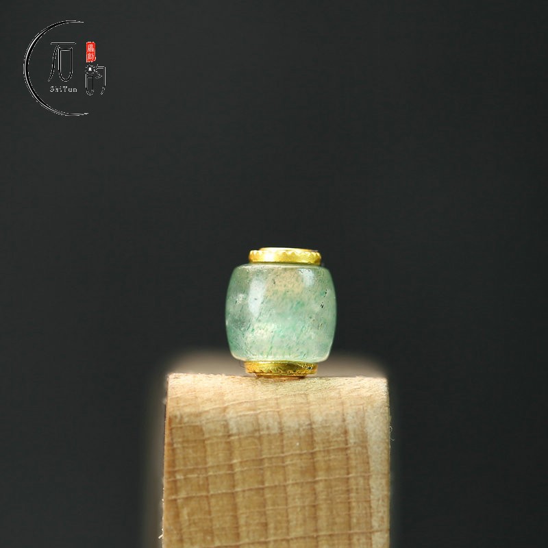 天然浅绿草莓晶8*9mm老型珠