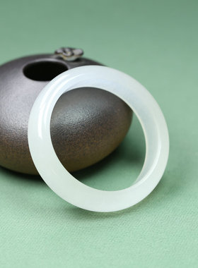 纯天然玛瑙冰透白色宽扁条手镯女