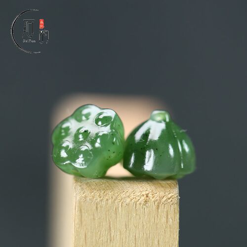 碧玉和田玉约11mm菠菜绿莲蓬