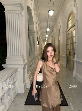 ZONEE/LEA宋亦雯 莱佛士之夜 法式时髦设计感斜肩细带缎面连衣裙