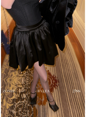 ZONEE/LEA宋亦雯 黑色天鹅湖 法式气质黑色短款半身裙高腰A字短裙