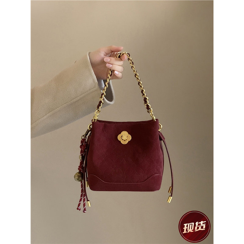 法国轻奢高级质感水桶包包女2025新款新娘结婚红色单肩斜挎小包,箱包皮具/热销女包/男包,水桶包,淘宝优惠券,粉丝福利购,淘宝优惠卷