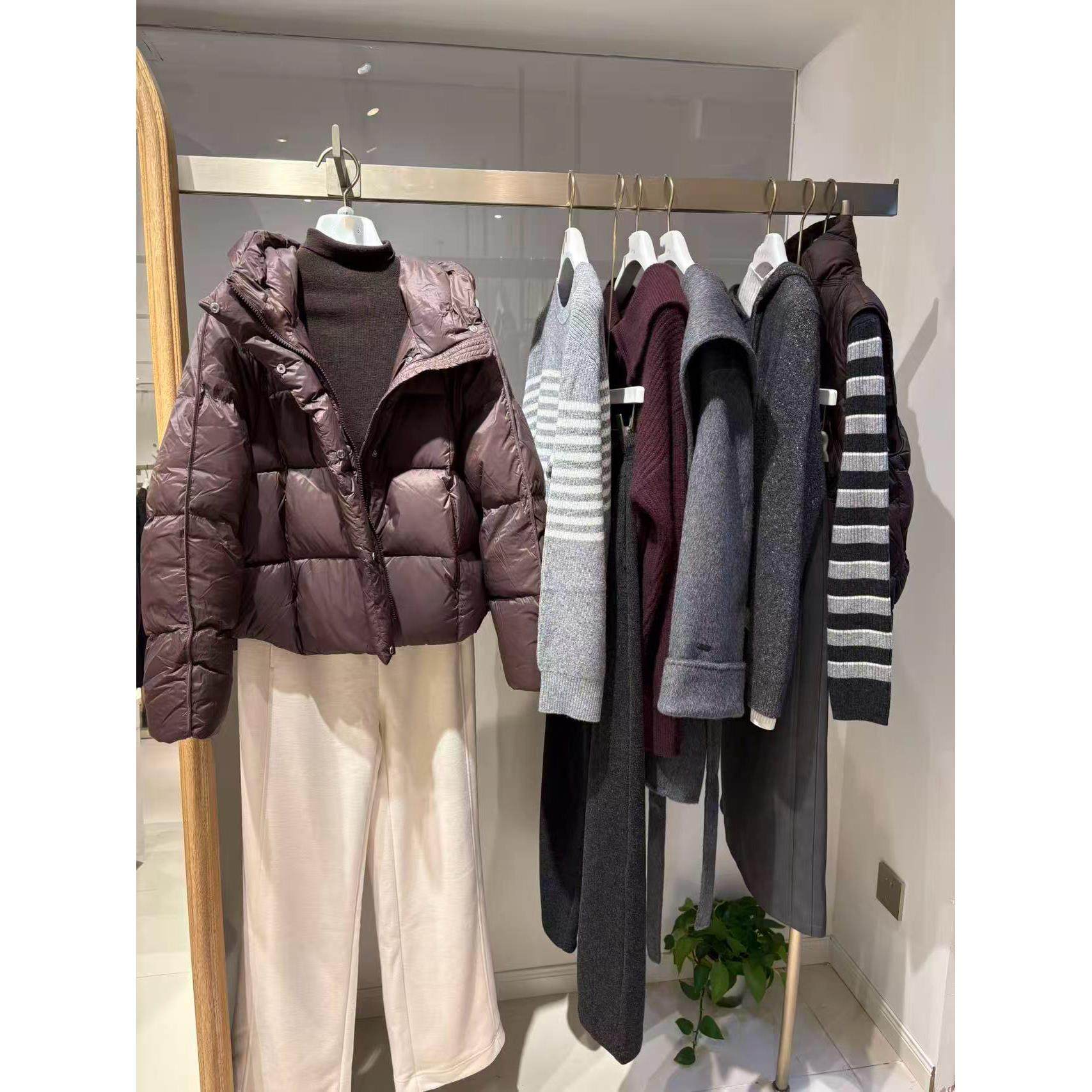 伊折扣2025秋冬新款90鸭绒保暖御寒连帽羽绒服外套1GB180573