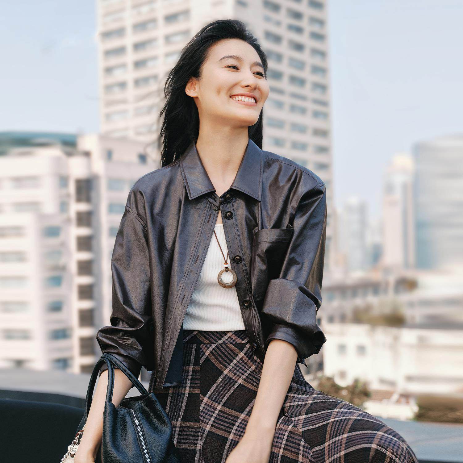 【商场同款】伊折扣25新款可咖棕气质款短款皮衣女外套1G8210992