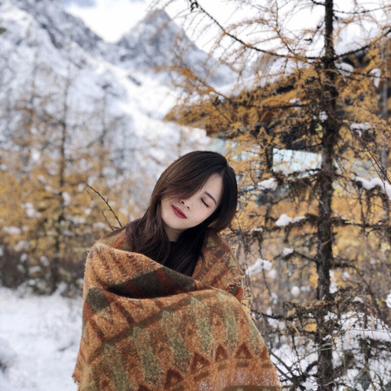大西北旅游穿搭拍照民族风加厚披肩云南西藏青海茶卡盐湖草原斗篷