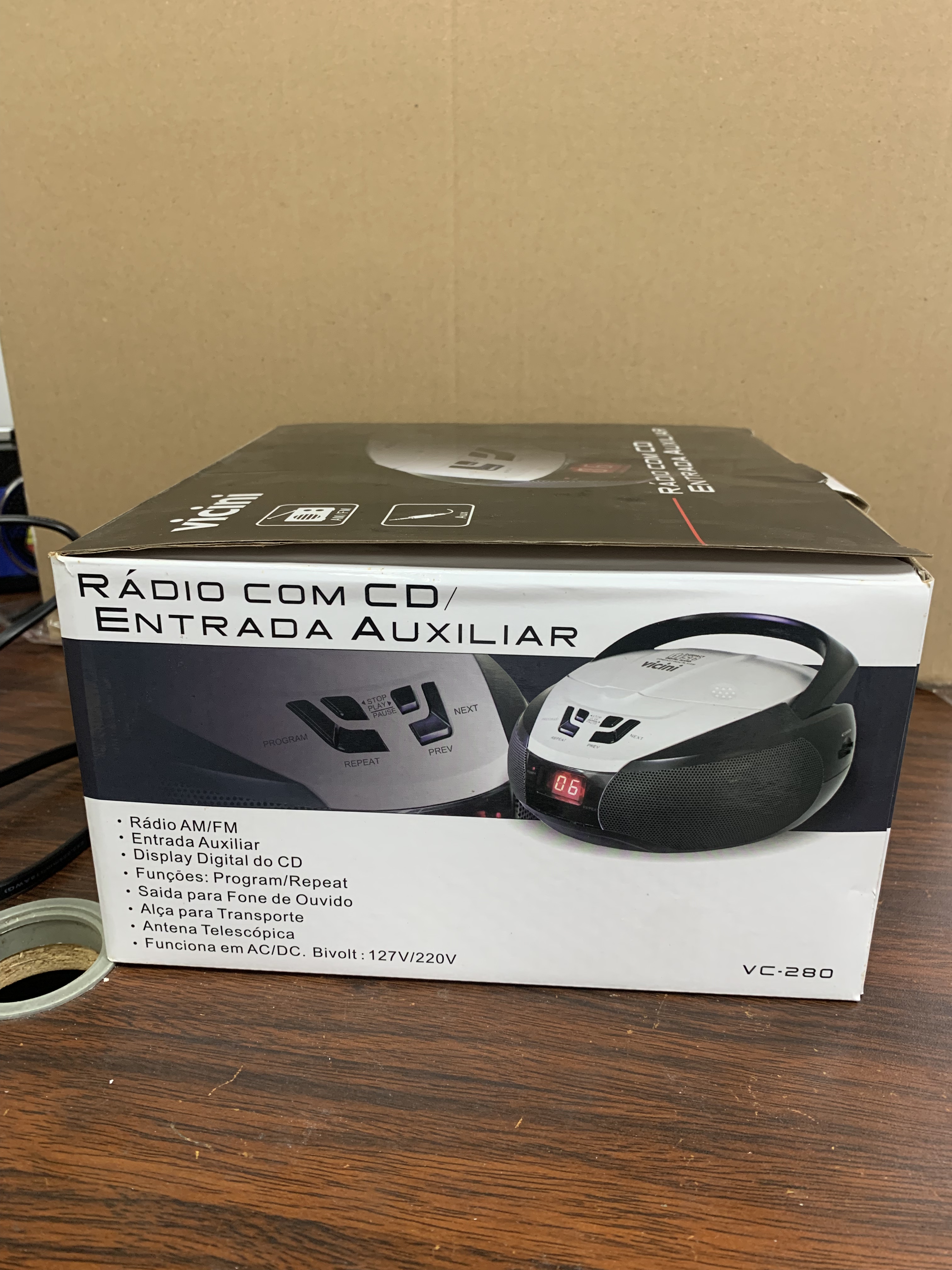出口日本手提式CD播放机 收音机FMAM波段 喇叭声耳机和aux孔图片